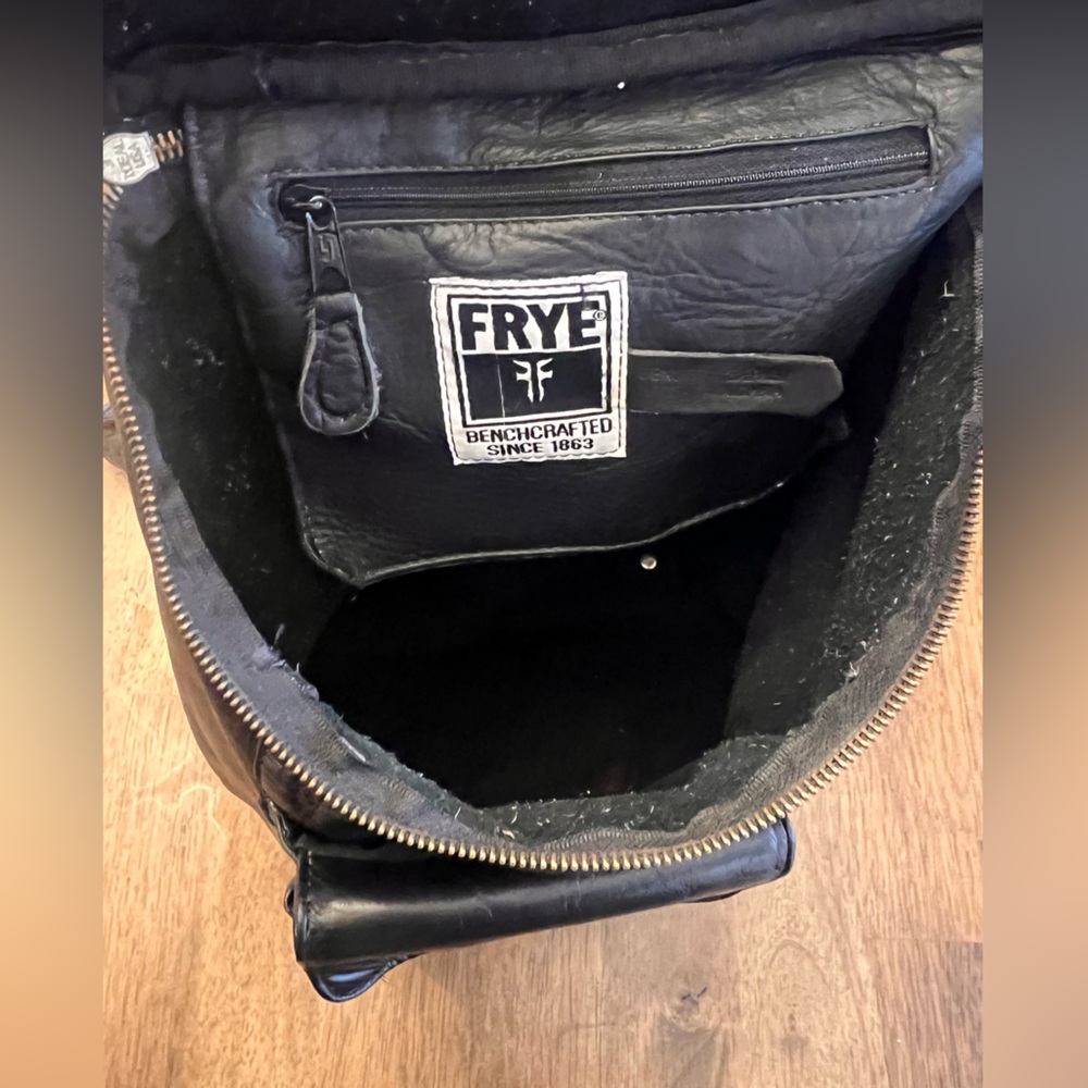 Vintage Frye Benchcrafted Leather Backpack – Black Distressed Leather 90’s - Picture 8 of 14